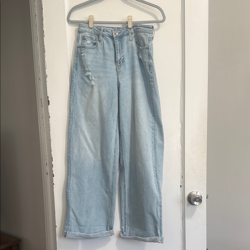 - BCBG Baggy Wide Leg Lightwash Jeans Size:3/26
